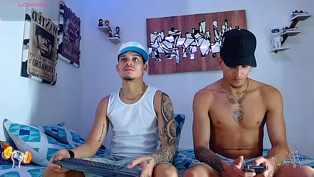 Snapshot of AdamsDvi chatting on March 4, 1:44 am AdamsDvi online show from March 4, 1:44 am