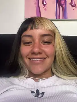 Snapshot of Sara_92 chatting on July 10, 6:32 pm Sara 92 online show from July 10, 6:32 pm