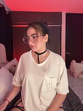 Snapshot of SamanthaValmont chatting on April 3, 11:14 pm SamanthaValmont online show from April 3, 11:14 pm