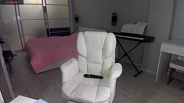 SofieLund online show from March 27, 4:18 pm