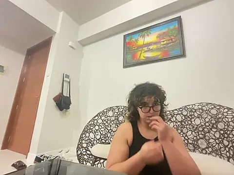 Snapshot of yassiestar chatting on February 26, 8:19 pm yassiestar online show from February 26, 8:19 pm