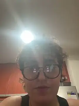 Snapshot of yassiestar chatting on March 4, 5:19 pm yassiestar online show from March 4, 5:19 pm