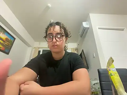 yassiestar online show from March 21, 4:43 pm