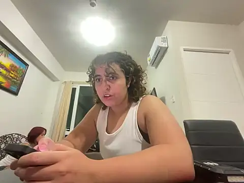 yassiestar online show from March 24, 4:12 pm