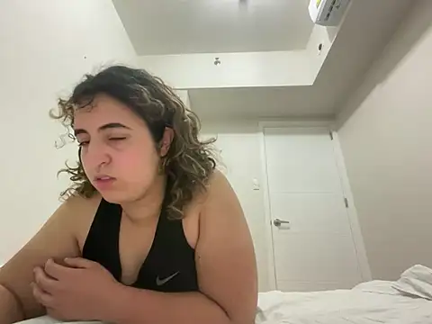 yassiestar online show from April 1, 7:55 pm