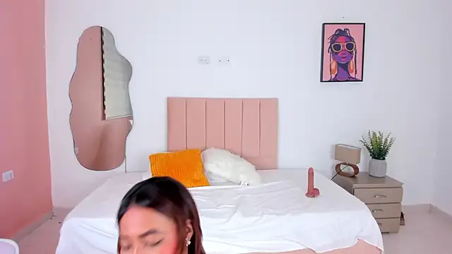 zenndaya   online show from April 18, 3:32 am