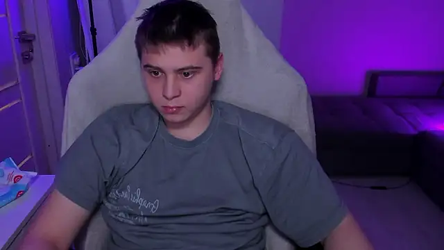 Snapshot of max_sm1th chatting on March 4, 2:01 pm max sm1th online show from March 4, 2:01 pm