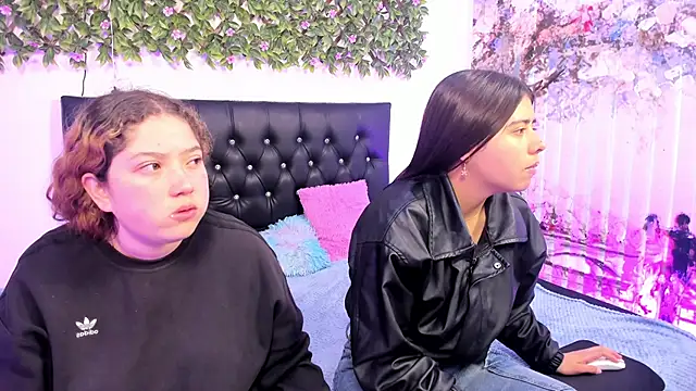 valeria and zoe online show from June 2, 2:19 pm