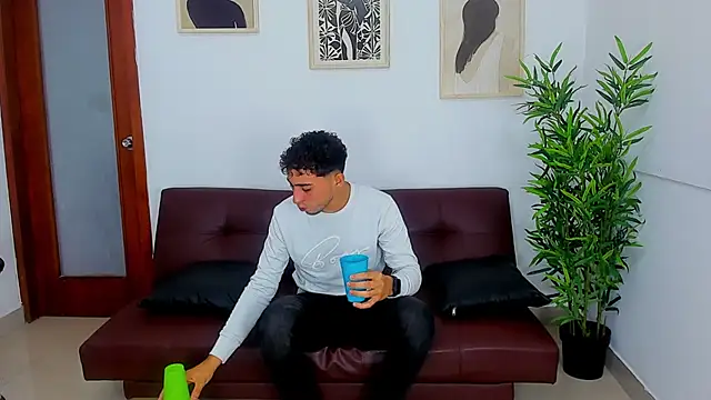 Snapshot of oria_Light chatting on March 3, 12:22 pm oria Light online show from March 3, 12:22 pm