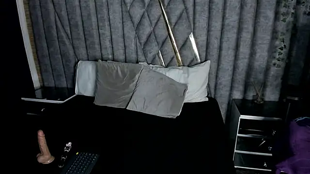 EmeelyMuller online show from March 10, 4:06 am