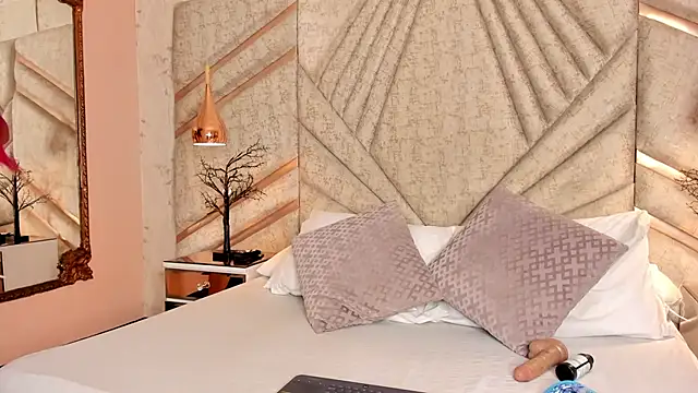 EmeelyMuller online show from April 18, 4:49 am