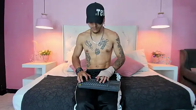 DanteLuxx online show from March 21, 3:33 am