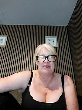FlirtyFleur-x online show from June 7, 12:53 pm