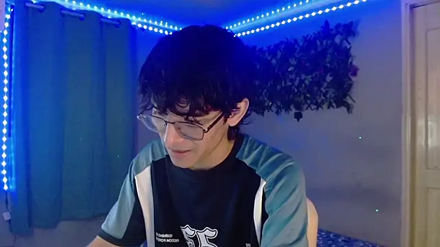 noah millerx online show from March 22, 5:11 am