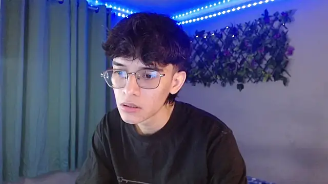 noah millerx online show from April 12, 5:01 am