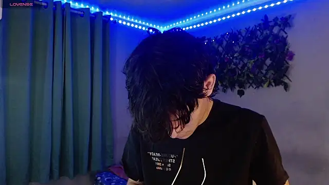 noah millerx online show from April 18, 3:54 am