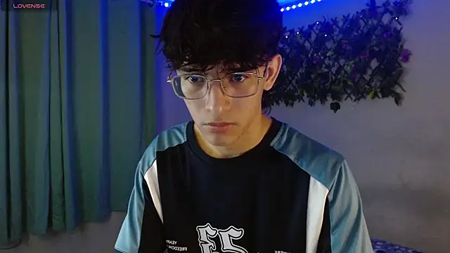 noah millerx online show from April 19, 4:56 am