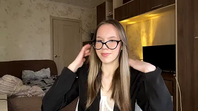 PrettyReal online show from March 6, 8:22 am