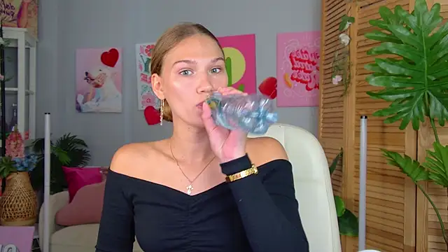 Snapshot of Sweet_Emilya chatting on July 13, 11:02 am Sweet Emilya online show from July 13, 11:02 am