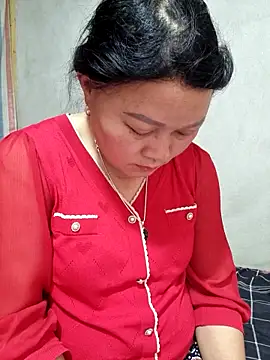 Snapshot of phay79 chatting on March 3, 8:20 am phay79 online show from March 3, 8:20 am