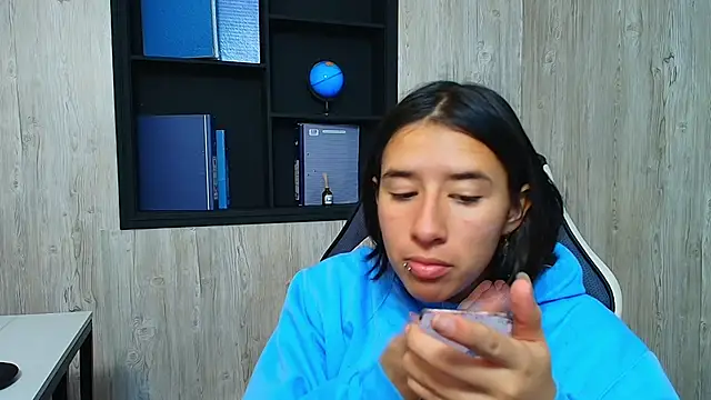 LilyRossi  online show from May 1, 12:10 pm