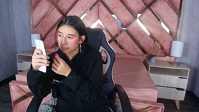LilyRossi  online show from May 8, 1:27 pm