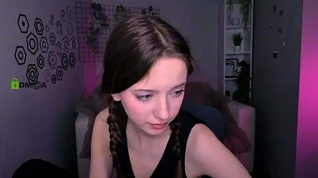 chloe ley online show from April 10, 6:07 am