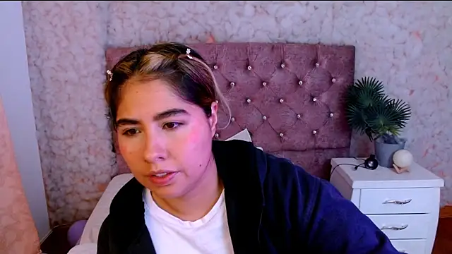 Sofiazaf  online show from March 20, 12:43 pm