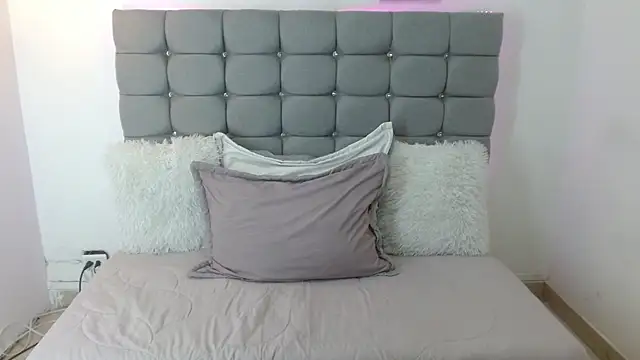 Snapshot of Luna_vixen1 chatting on March 3, 6:58 pm Luna vixen1 online show from March 3, 6:58 pm