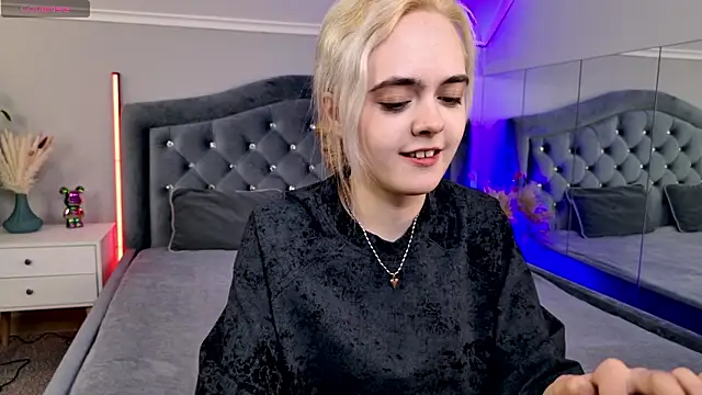 Snapshot of Bambi_Bloom chatting on March 2, 6:47 am Bambi Bloom online show from March 2, 6:47 am