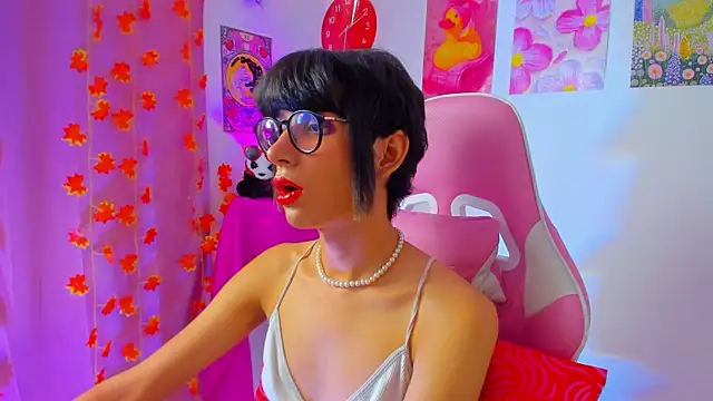 Madeline 21 online show from April 10, 12:10 pm