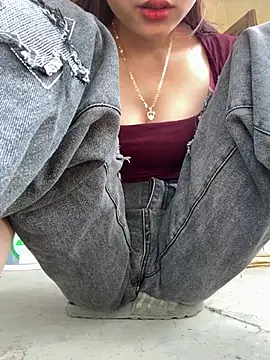 Junyy k2 online show from April 5, 2:31 am