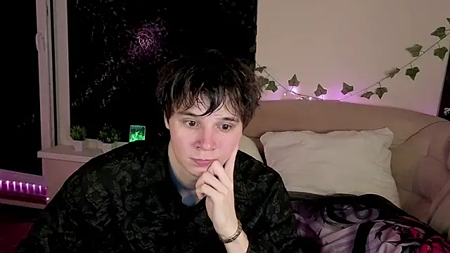 AnthonyCuutie online show from April 18, 6:01 pm