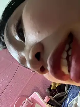 Leeeeiu online show from March 17, 3:04 pm