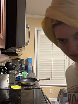 Snapshot of Rainsworld420 chatting on March 4, 1:22 am Rainsworld420 online show from March 4, 1:22 am