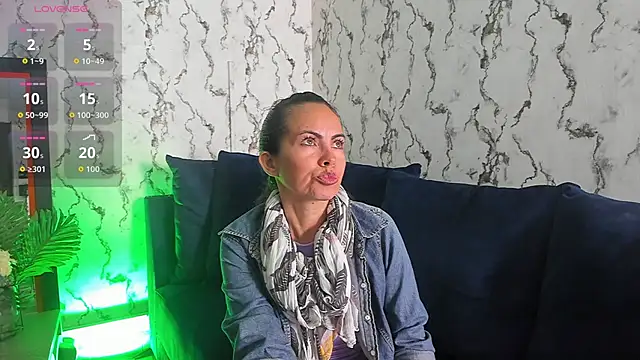 ShaylaMars online show from April 17, 11:35 am