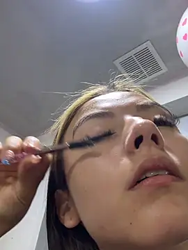   Nahomy online show from March 6, 11:28 am