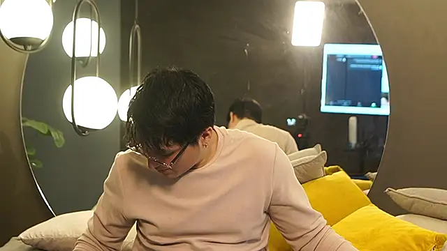 Mia and Belmonth online show from March 24, 6:35 pm