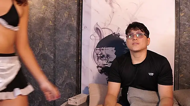 Mia and Belmonth online show from April 4, 6:49 pm