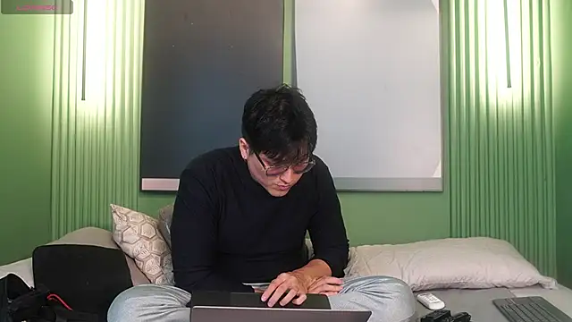 Mia and Belmonth online show from April 15, 6:59 pm