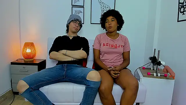 Snapshot of chiki_carm chatting on April 8, 1:22 pm chiki carm online show from April 8, 1:22 pm