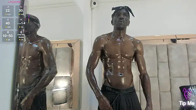 Titan Moreno  online show from March 12, 12:44 pm