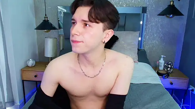 Snapshot of hollannd_ chatting on April 9, 1:16 pm hollannd online show from April 9, 1:16 pm