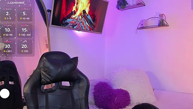 AlaiaRogers online show from July 31, 11:20 am