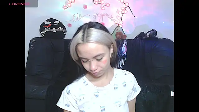 Snapshot of sweet_molly420 chatting on July 3, 10:38 pm sweet molly420 online show from July 3, 10:38 pm