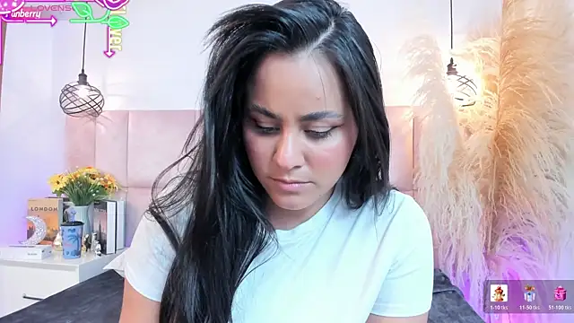 Snapshot of alejandra__garcia chatting on June 21, 12:13 am alejandra garcia online show from June 21, 12:13 am