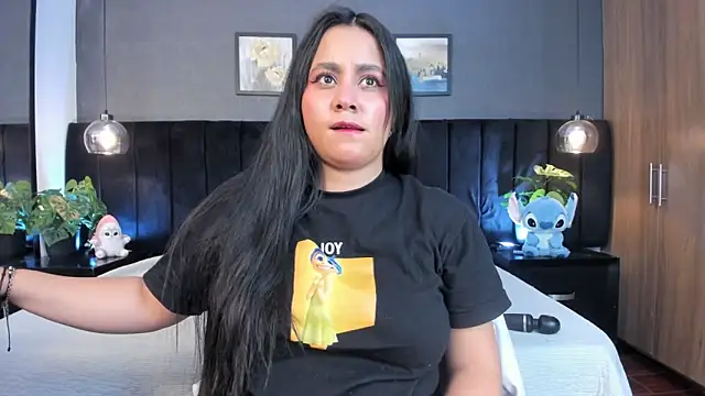 Snapshot of alejandra__garcia chatting on July 1, 3:19 am alejandra garcia online show from July 1, 3:19 am