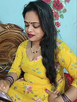 Snapshot of Beauty-3 chatting on July 7, 7:29 pm Beauty-3 online show from July 7, 7:29 pm