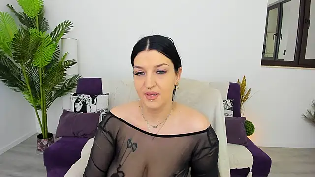 Snapshot of Karinna_Shine chatting on March 4, 4:24 pm Karinna Shine online show from March 4, 4:24 pm