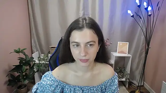 Snapshot of MistyBree chatting on June 24, 8:13 am MistyBree online show from June 24, 8:13 am